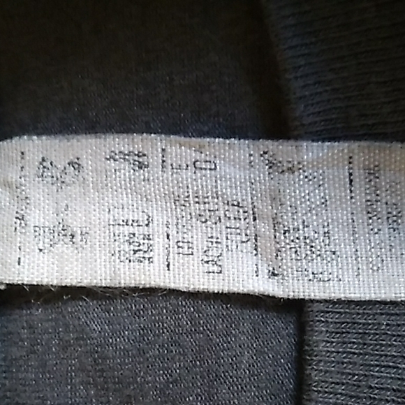 Under Armour gray tshirt - Picture 3 of 3